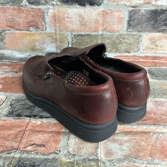 5 for $25đ„Caressa CrosstownâCollection Slip OnâBrown Leather Loafer Size 8- New - Picture 3 of 11